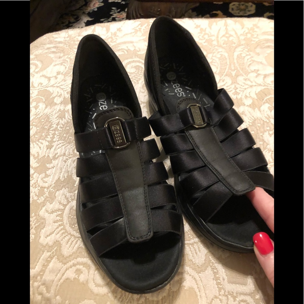NWT - Bzees Strappy Sandals